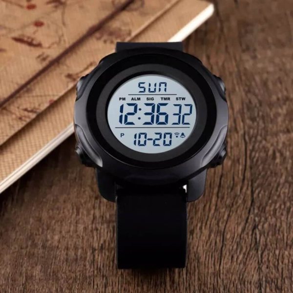 SKMEI 1682 Fashion Outdoor Multifunction Digital Body Ambient Temperature Fitness Watch For Men - White/Black - Image 3